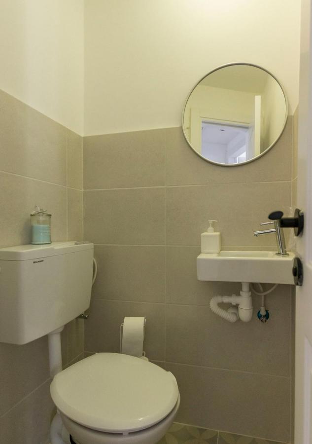 1B Patio Beach House Premium Location W/2 Balcony Tel Aviv Esterno foto