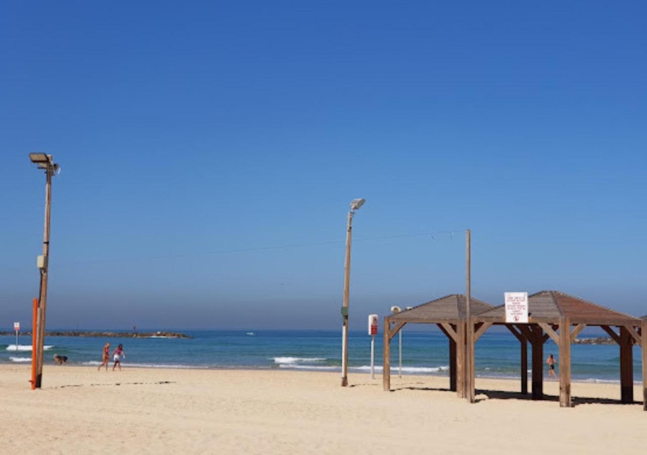 1B Patio Beach House Premium Location W/2 Balcony Tel Aviv Esterno foto