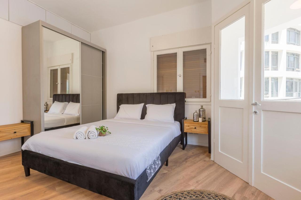 1B Patio Beach House Premium Location W/2 Balcony Tel Aviv Esterno foto