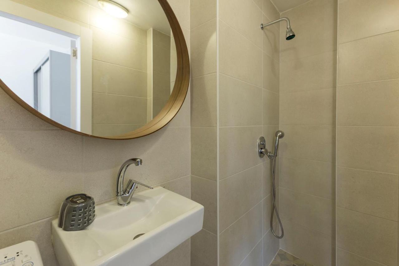 1B Patio Beach House Premium Location W/2 Balcony Tel Aviv Esterno foto